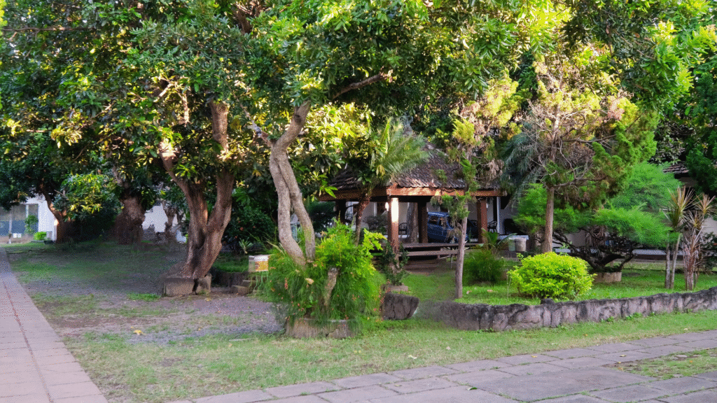 Hotel Berlian Abadi Banyuwangi: Hotel Transit Nyaman Menuju Bali, Hanya 5 KM ke Penyeberangan!